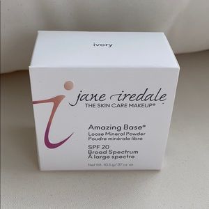 Jane Iredale Amazing Base loose powder in Ivory